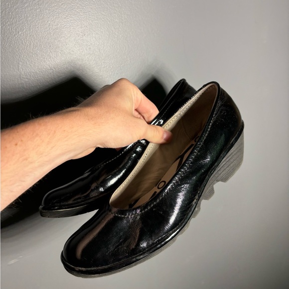 Fly London Patent Leather Luxor Pump Womens Size EU 40 - Picture 2 of 8